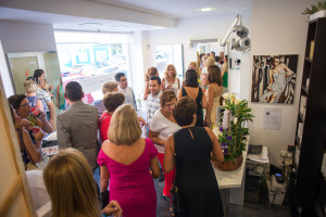 Celebramos 15 años de nuestra peluquería en Cádiz. Interior de la Peluquería durante la celebración.