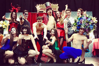 Una espectacular performance de cabaret gracias a Enrique Valiente