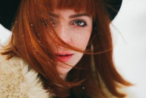 como peluquero en Cádiz conozco perfectamente los desafíos que conlleva mantener nuestro cabello en óptimas condiciones