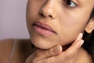 Centro de Estética en Cádiz: ¿Poner una hidratante a una piel grasa?